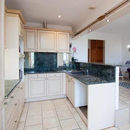 Bright 2-bedroom - La Liberation Apartamento *