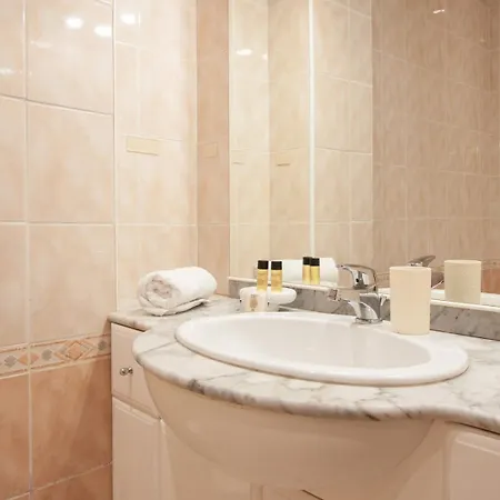 Bright 2-bedroom - La Libération Nice
