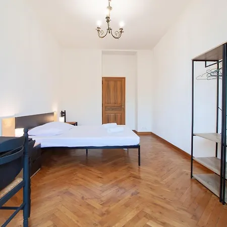 Bright 2-bedroom - La Liberation Apartment *