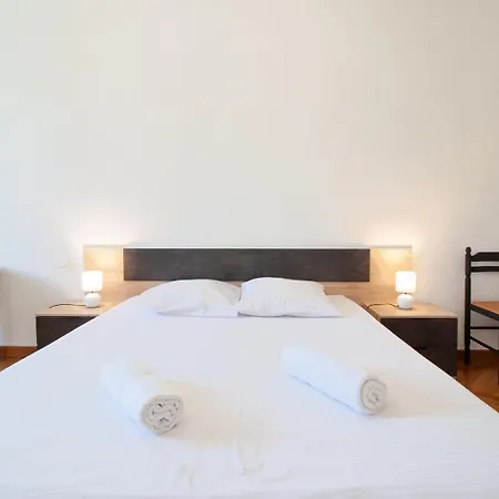 Bright 2-bedroom - La Liberation Apartamento