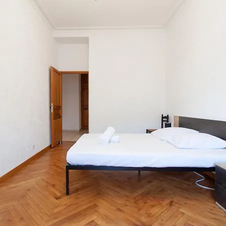 Bright 2-bedroom - La Liberation Apartamento *