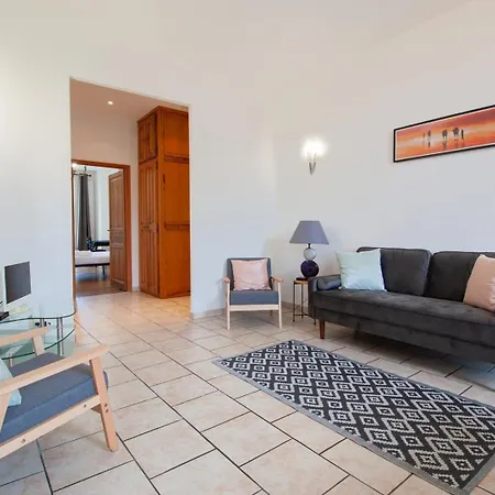 Bright 2-bedroom - La Liberation Apartamento *
