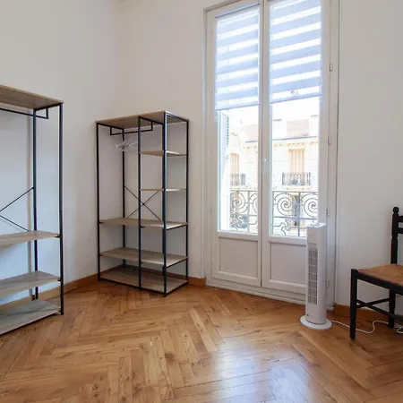 Bright 2-bedroom - La Liberation Apartamento